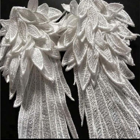 Lace Motif Sew On Angel
Wing Neckline Lace Trim Applique
Embroidery Angel Wing - Picture 3 of 12